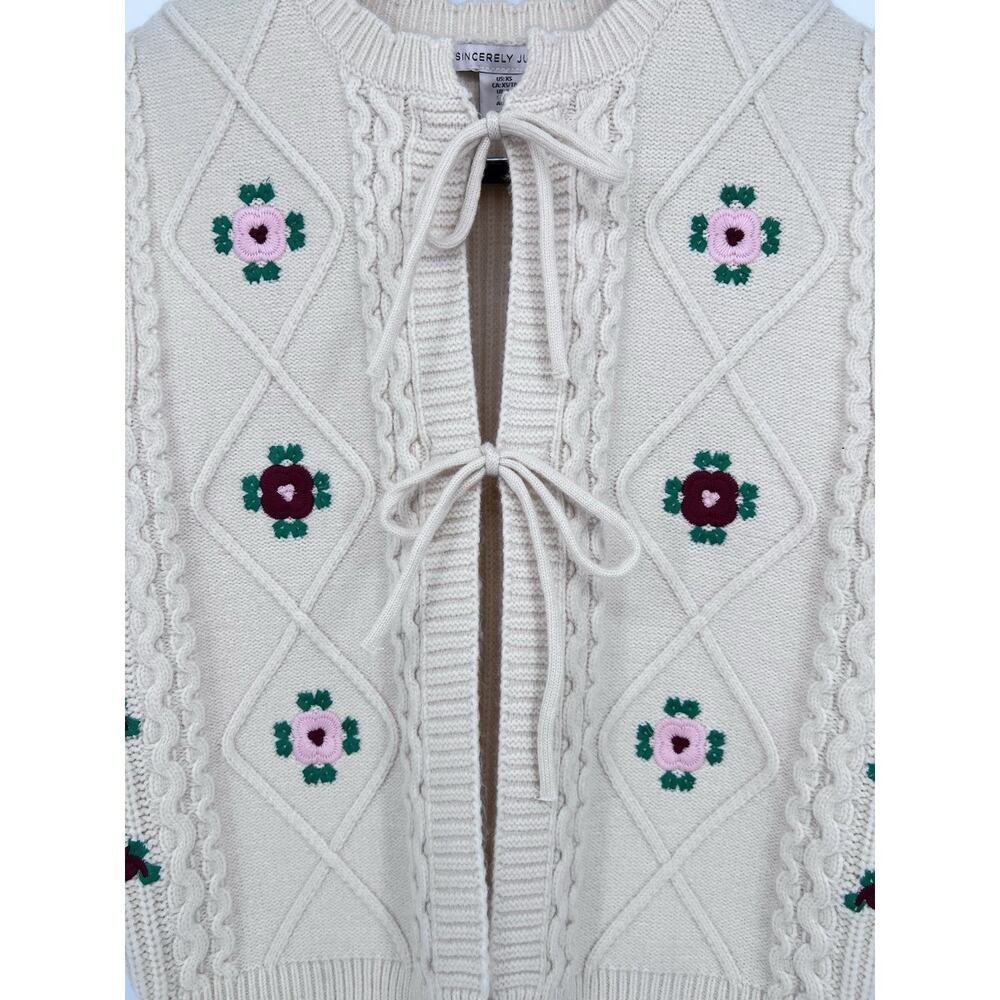 Sincerely Jules Soft Cream Crochet Sweater Tie Front Embroidered Vest Women’s XS - Picture 12 of 12